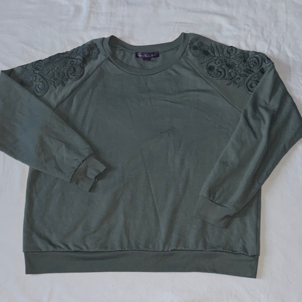 Gloria Vanderbilt Sage Green Crewneck with Appliqué SZ XL